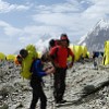 Rechts Jordi aus Katalonien und links Sahraoui, ein amerikanischer Bergsteiger arabischer Abstammung. Beide haben die schwere Erstbesteigung von Khan Tengri über die Ostflanke versucht, leider ohne Erfolg. Die spannenden Erzählungen von den Alpinisten im Basislager gehörten zu den Highlights meines Aufenthaltes dort.